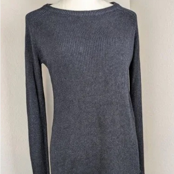 Lululemon top grey/blue with thumb holes. - Picture 1 of 9